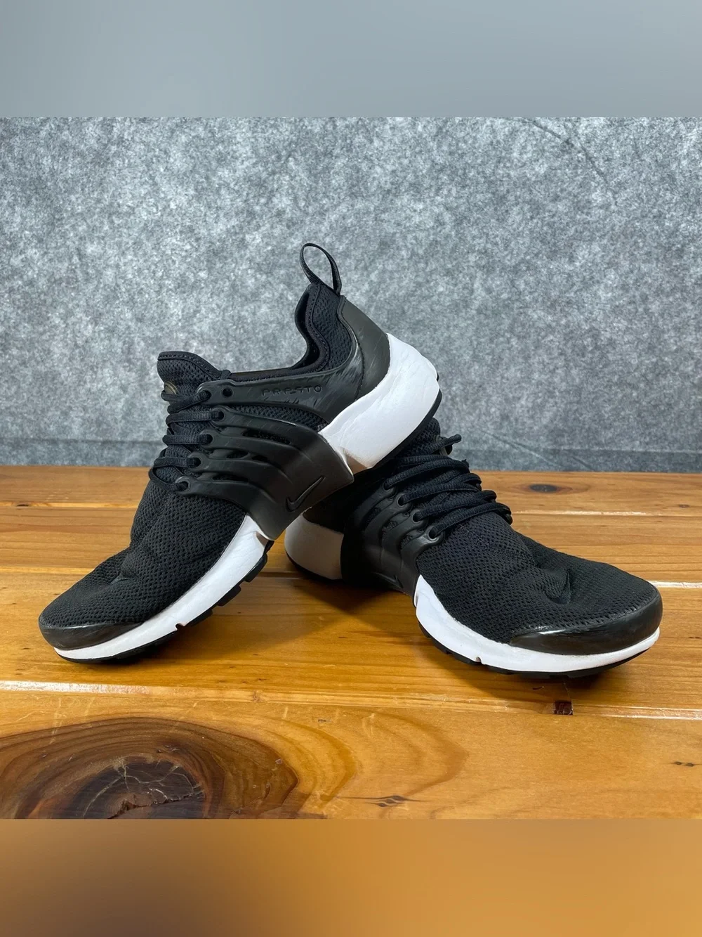 Nike Air Presto Womens Size 8 Black White Athletic Shoes Sneakers 878068-001